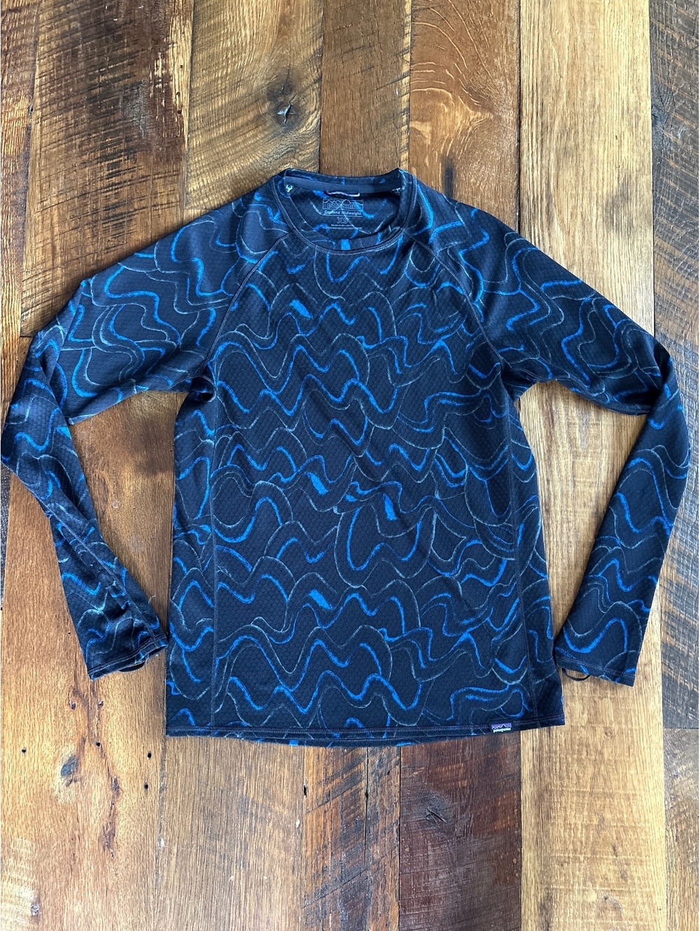 Patagonia capilene mid weight Wonens XS blue black thumb loop